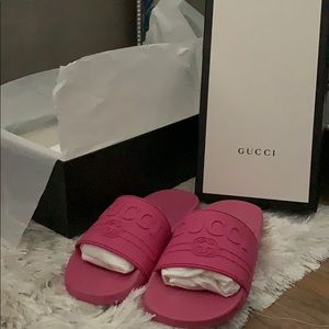 Gucci Slides - fucshia size 9